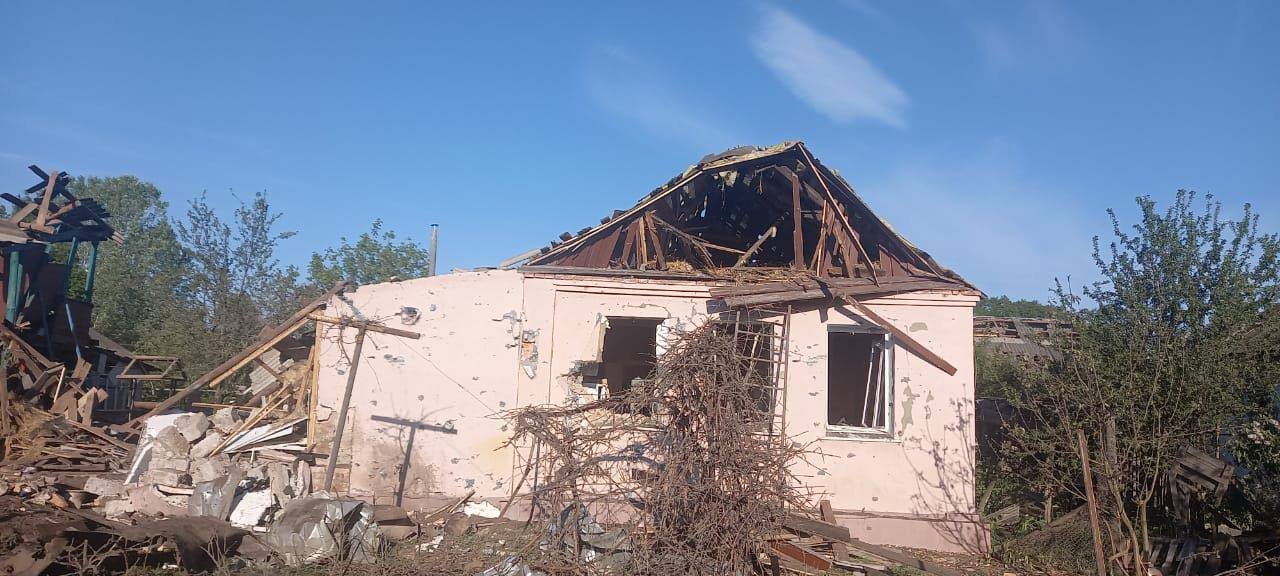 Войска рф выпустили две ракеты по Сумской области: разрушены 11 домов и предприятие 2