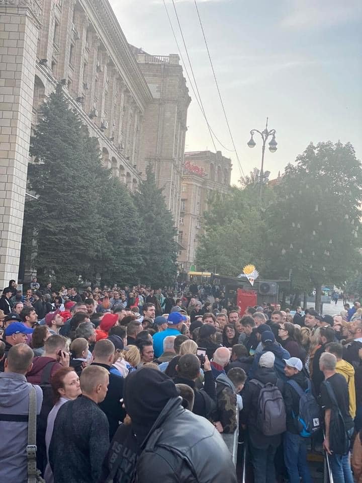 Українці за добу купили близько 800 тисяч марок "Російський військовий корабель… Все" 2