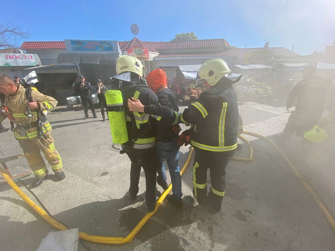У Рівному спалахнула пожежа на ринку, загинули двоє людей 2