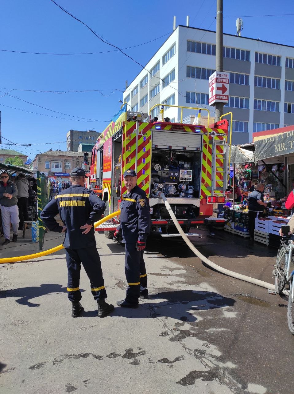 У Рівному спалахнула пожежа на ринку, загинули двоє людей 4
