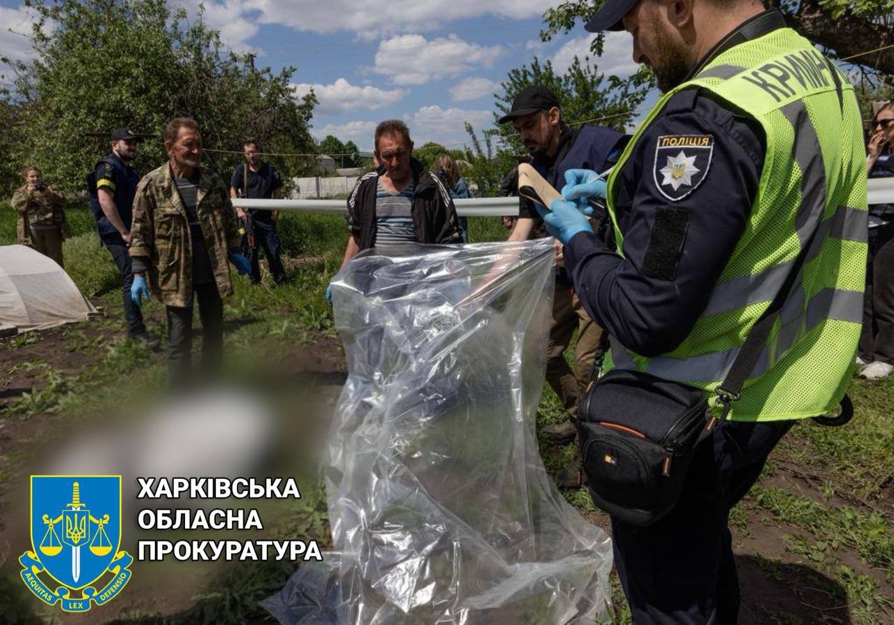 В Харьковской области оккупанты убили мирного жителя во дворе и расстреляли из танка мужчину в авто 1