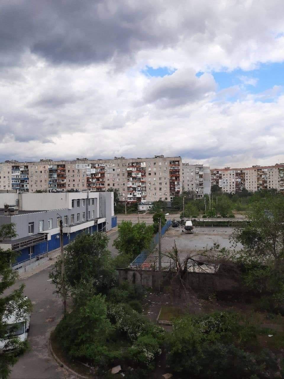 Оккупанты обстреляли школы и завод «Азот» в Северодонецке — погибли 6 человек, ещё 8 ранены 1