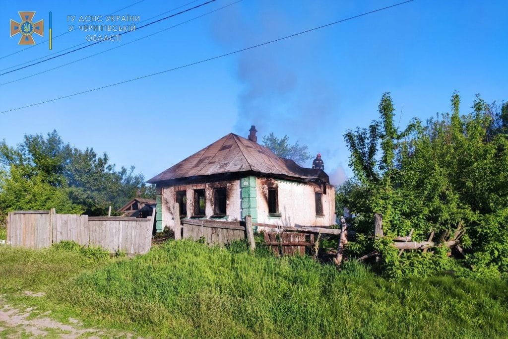 В Черниговской области загорелся дом, где находились две семьи: погибли двое детей 1