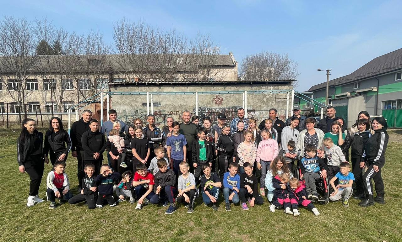 Втік із лікарні, щоб допомагати дітям: харківський волонтер Юрій Гордієнко під час війни евакуював 800 вихованців дитячих будинків 4