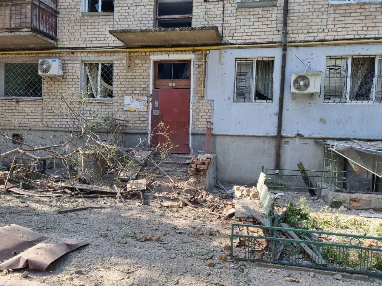 Війська рф вдарили по Миколаєву: влучили у двір житлового будинку, є постраждалі 1