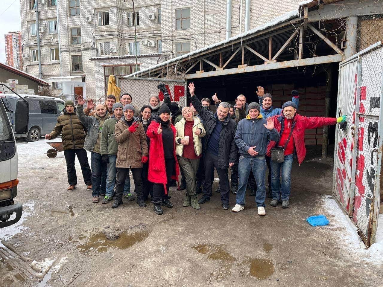 «Кормили до 20 тысяч людей в неделю и хоронили брошенных детей».  Как две харьковчанки помогают с первых дней войны 2