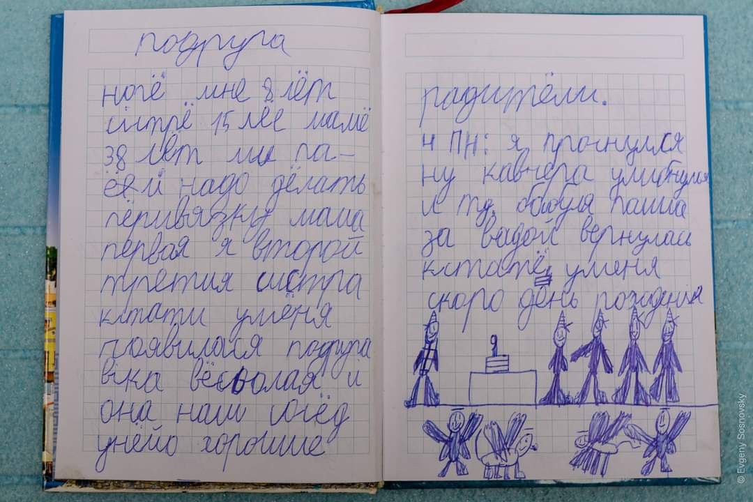 «У меня умерли две собаки, бабушка и любимый город Мариуполь»: 8-летнего мальчика, который вёл дневник под обстрелами, удалось вывезти из города 5