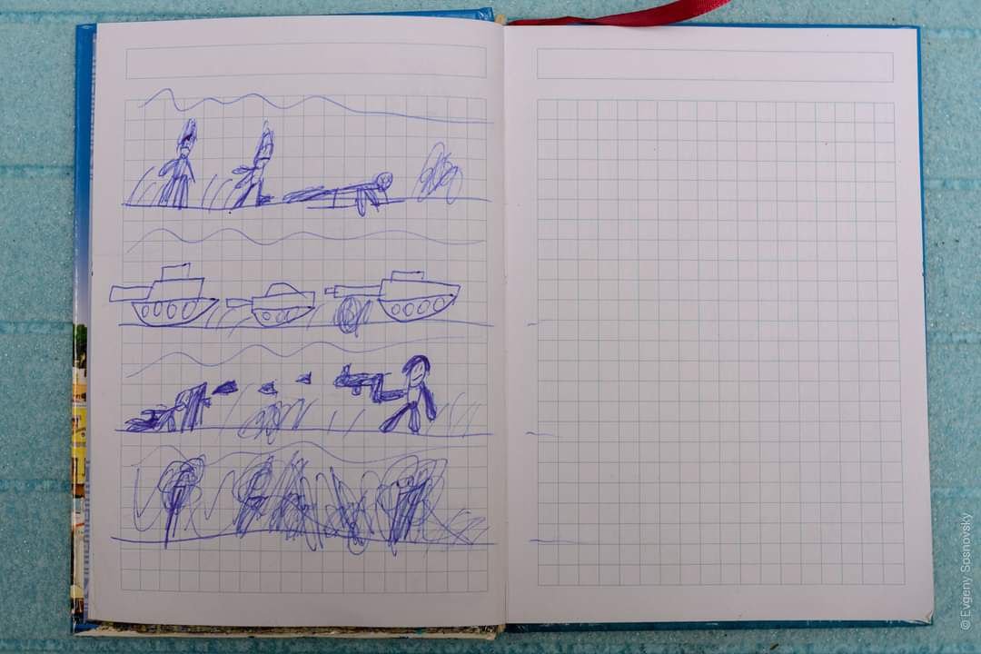 «У меня умерли две собаки, бабушка и любимый город Мариуполь»: 8-летнего мальчика, который вёл дневник под обстрелами, удалось вывезти из города 7