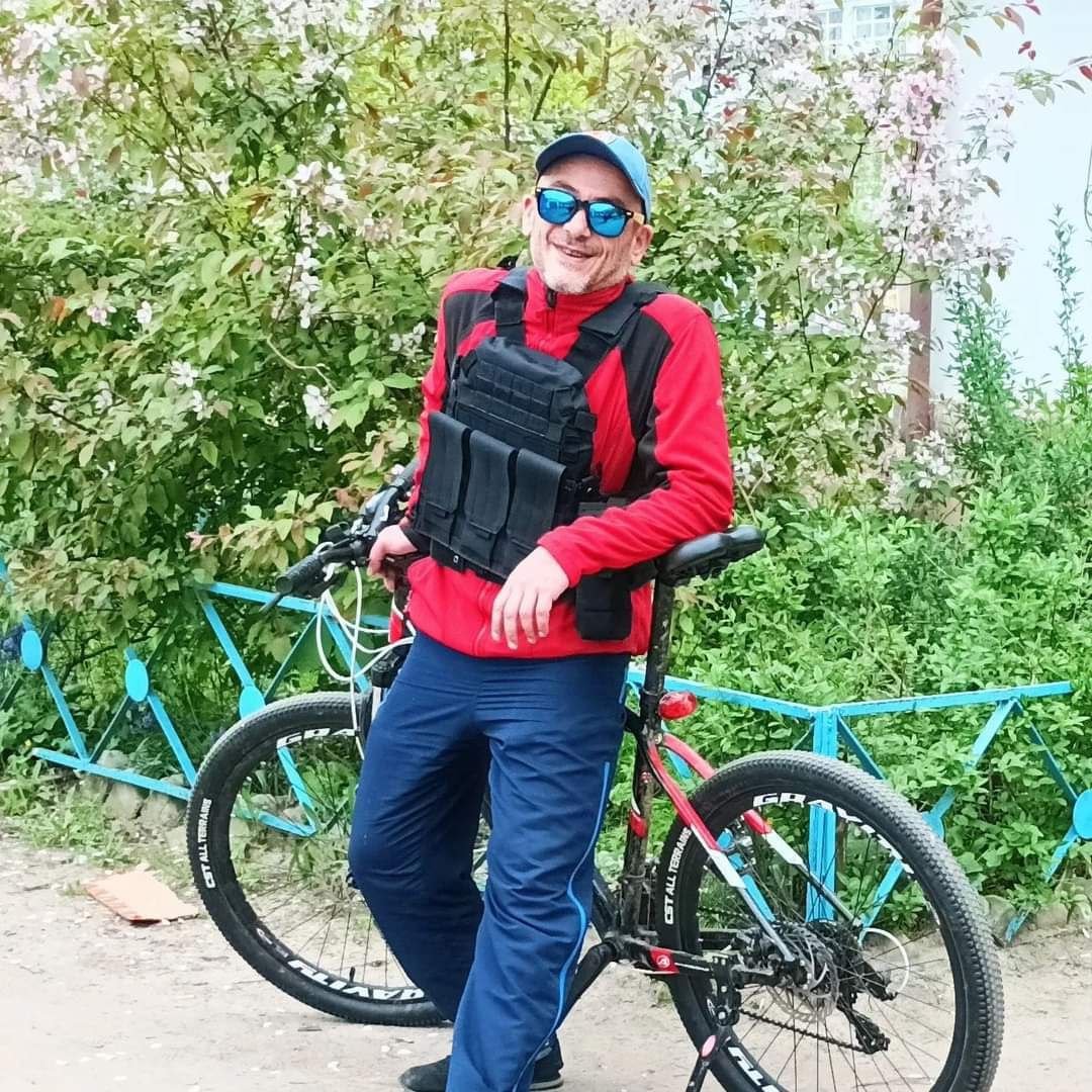 Допомагав людям, вивозив цінності, евакуювався велосипедом під обстрілами. Історія Арифа Багірова з Сєвєродонецька 4