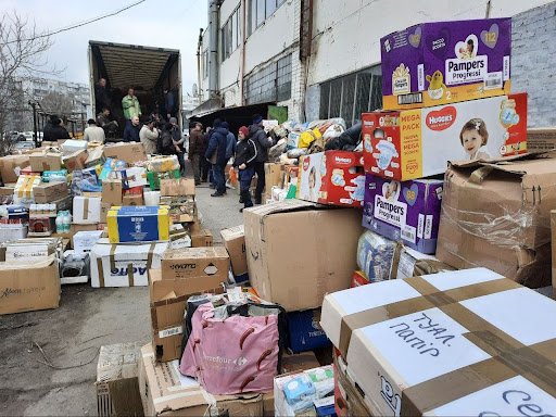 «Кожен п'ятий боєць захищає Запорізьку область у нашому бронежилеті». Як працює волонтерський центр «Паляниця» 13