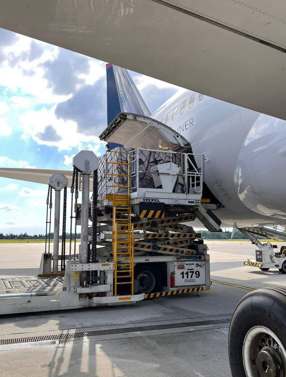 Аргентина отправила уже пятый самолёт с гуманитарной помощью для Украины 1