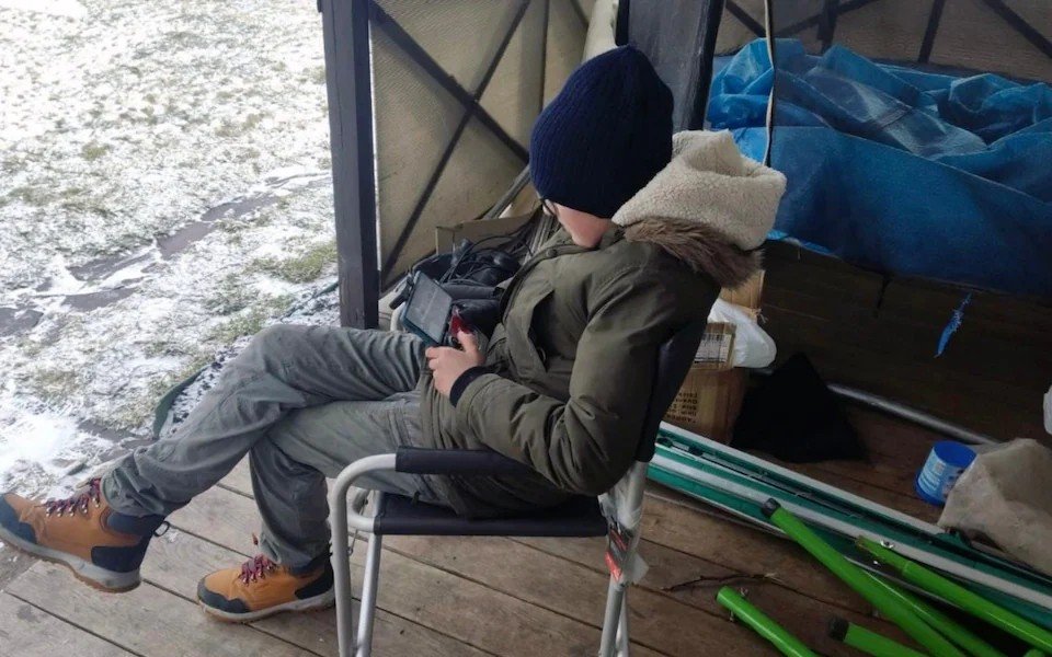 Під Києвом 15-річний підліток завдяки іграшковому дрону допоміг ЗСУ знищити колону російської техніки 1
