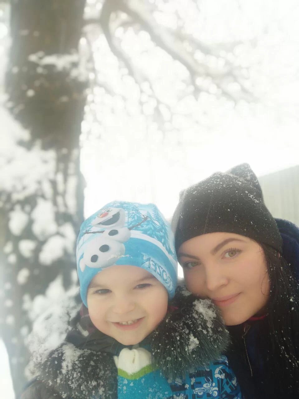 «Я чув, як заживо горять люди, вони дуже сильно кричали», – історія родини, що пережила пекло в Маріуполі 2