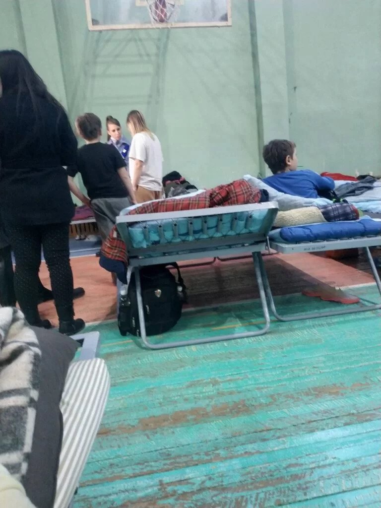 «Я чув, як заживо горять люди, вони дуже сильно кричали», – історія родини, що пережила пекло в Маріуполі 6