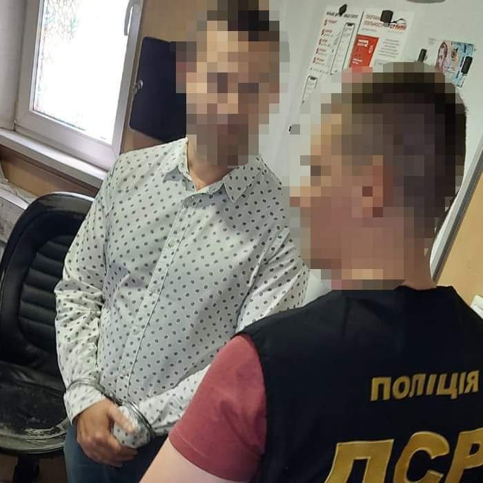 В Києві власник СТО намагався продати позашляховики ЗСУ 3