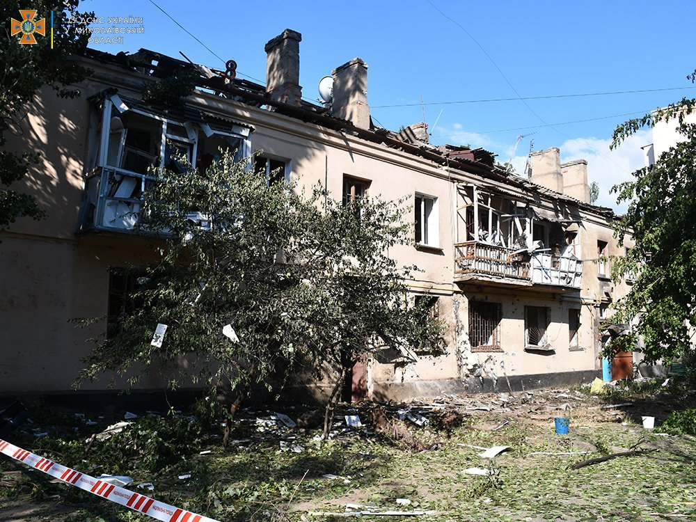 У житловий квартал Миколаєва влучили ракети окупантів: загинув чоловік, постраждали 19 людей 7