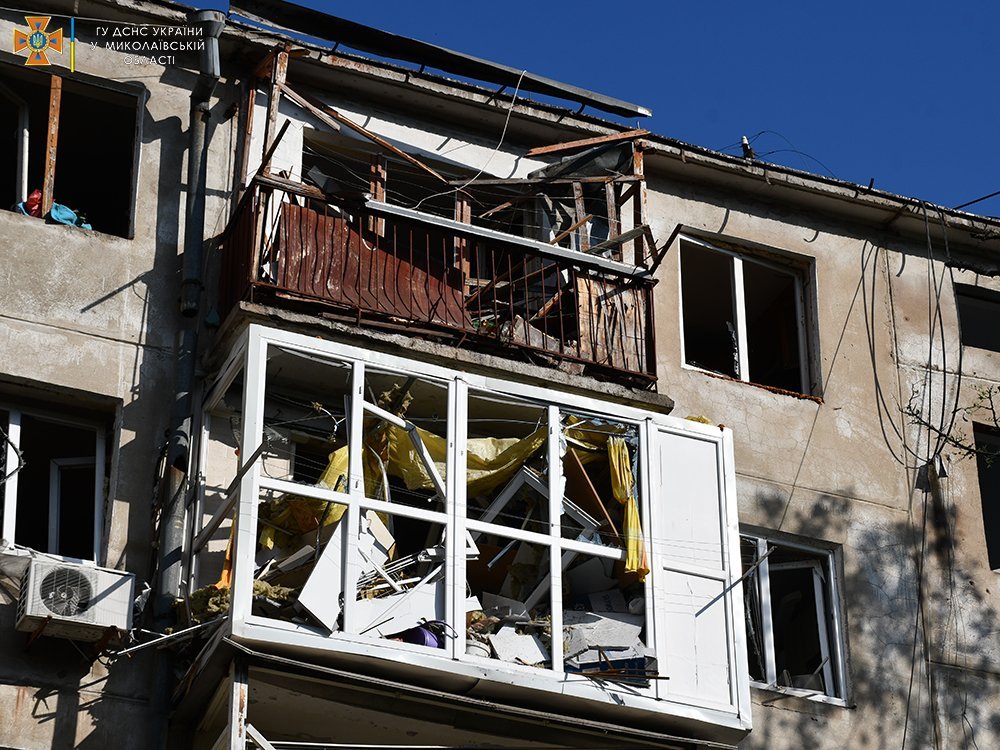 У житловий квартал Миколаєва влучили ракети окупантів: загинув чоловік, постраждали 19 людей 4
