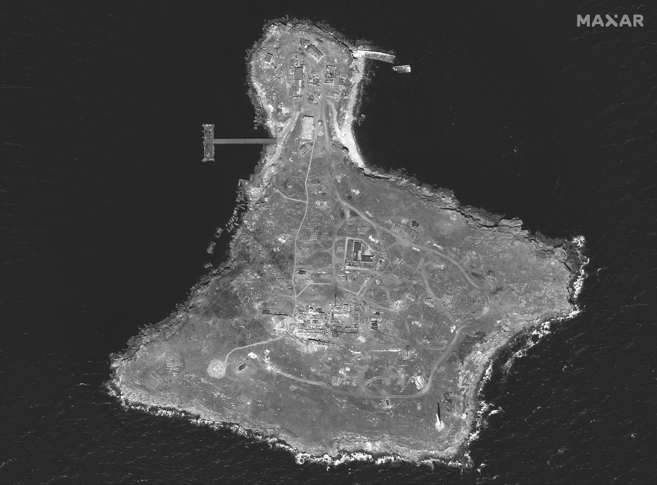 ЗСУ нищать ворога на тимчасово окупованому острові Зміїний: супутникові знімки 1