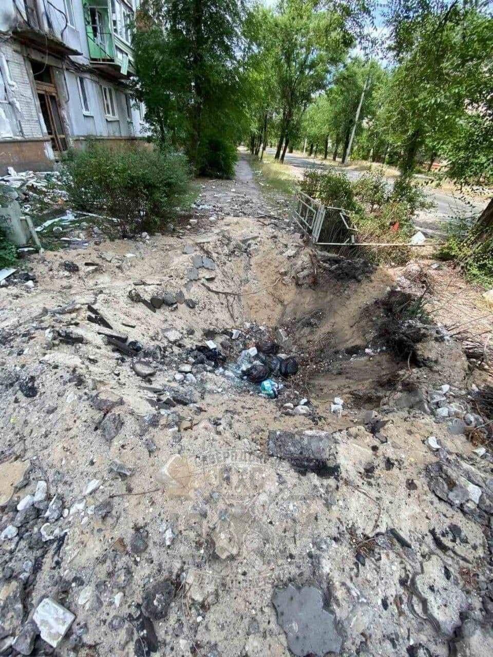 У Лисичанську окупанти з "Ураганів" обстріляли людей, які набирали питну воду: 8 людей загинули, ще 21 - поранена 1