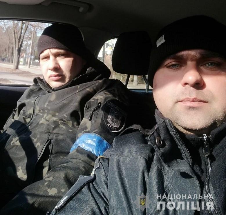 У Київській області поліцейський врятував з-під обстрілів понад 1 000 українців 1