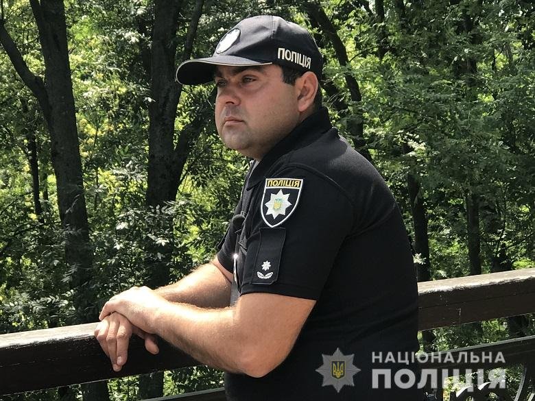 У Київській області поліцейський врятував з-під обстрілів понад 1 000 українців 2