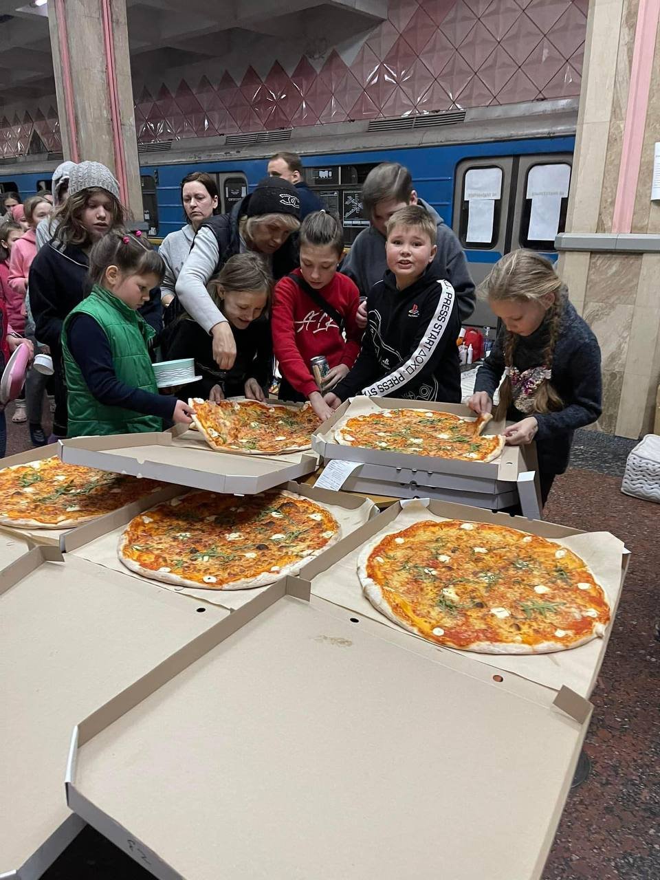 «На войне мы все стали фаталистами»: как харьковский журналист стал волонтёром и кормит пиццой военных 1