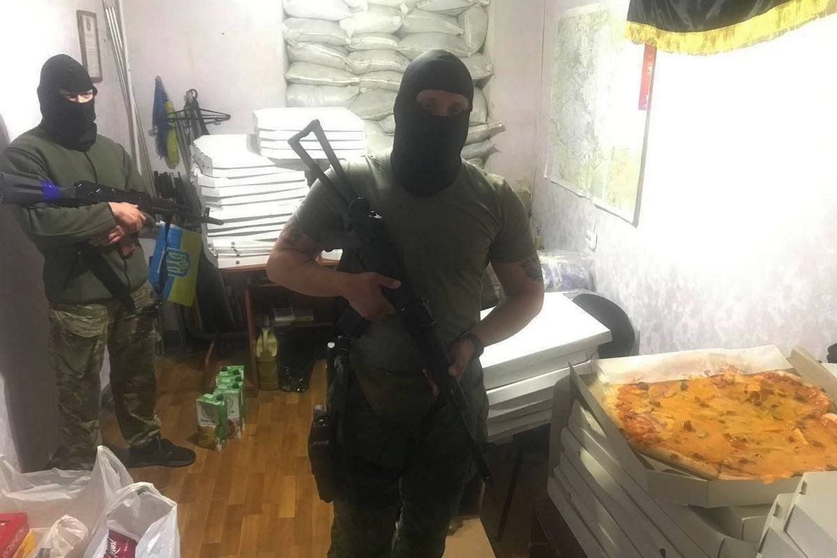 «На войне мы все стали фаталистами»: как харьковский журналист стал волонтёром и кормит пиццой военных 4