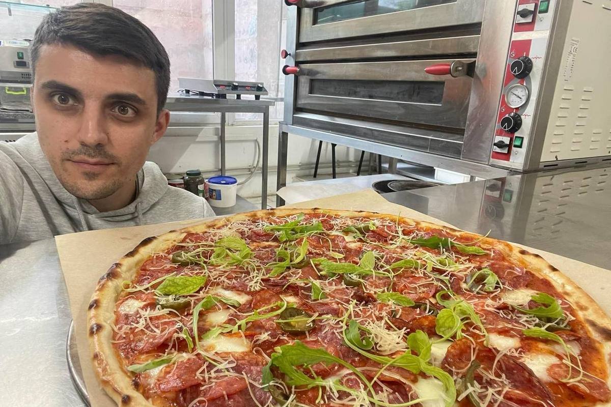 «На войне мы все стали фаталистами»: как харьковский журналист стал волонтёром и кормит пиццой военных 5