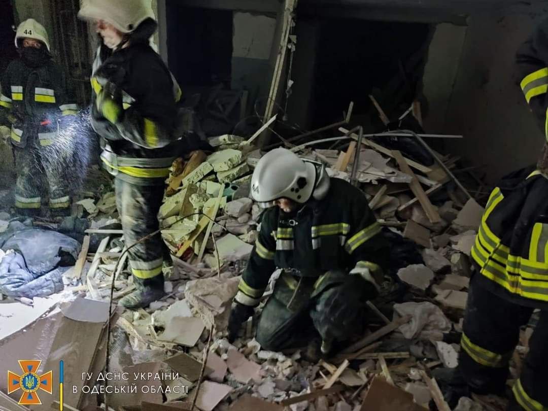 В Одеській області ракети окупантів влучили у дев'ятиповерхівку та бази відпочинку: є загиблі та поранені 4