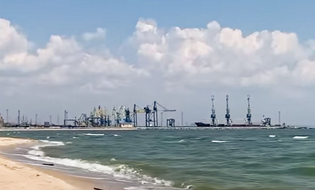 Росіяни почали масштабну крадіжку врожаю в Маріупольському районі 1