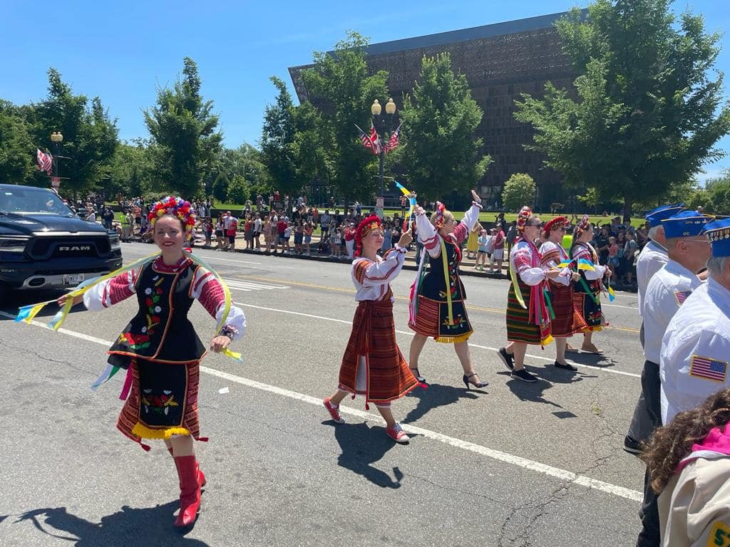 Українська делегація вперше взяла участь у параді на День незалежності США 4
