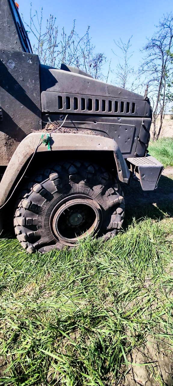 «Метр проїзду здавався довжиною у життя»: військовий водій на Донбасі під обстрілами врятував понад 500 бійців 1