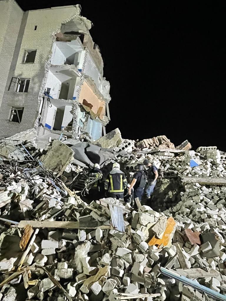 Росіяни обстріляли п’ятиповерхівку на Донеччині: під завалами десятки людей 5