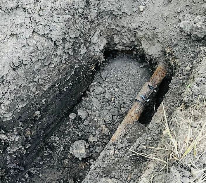 Ремонт джгутами та масові прориви труб: рашисти в Маріуполі знову «спробували» запустити водопостачання 1