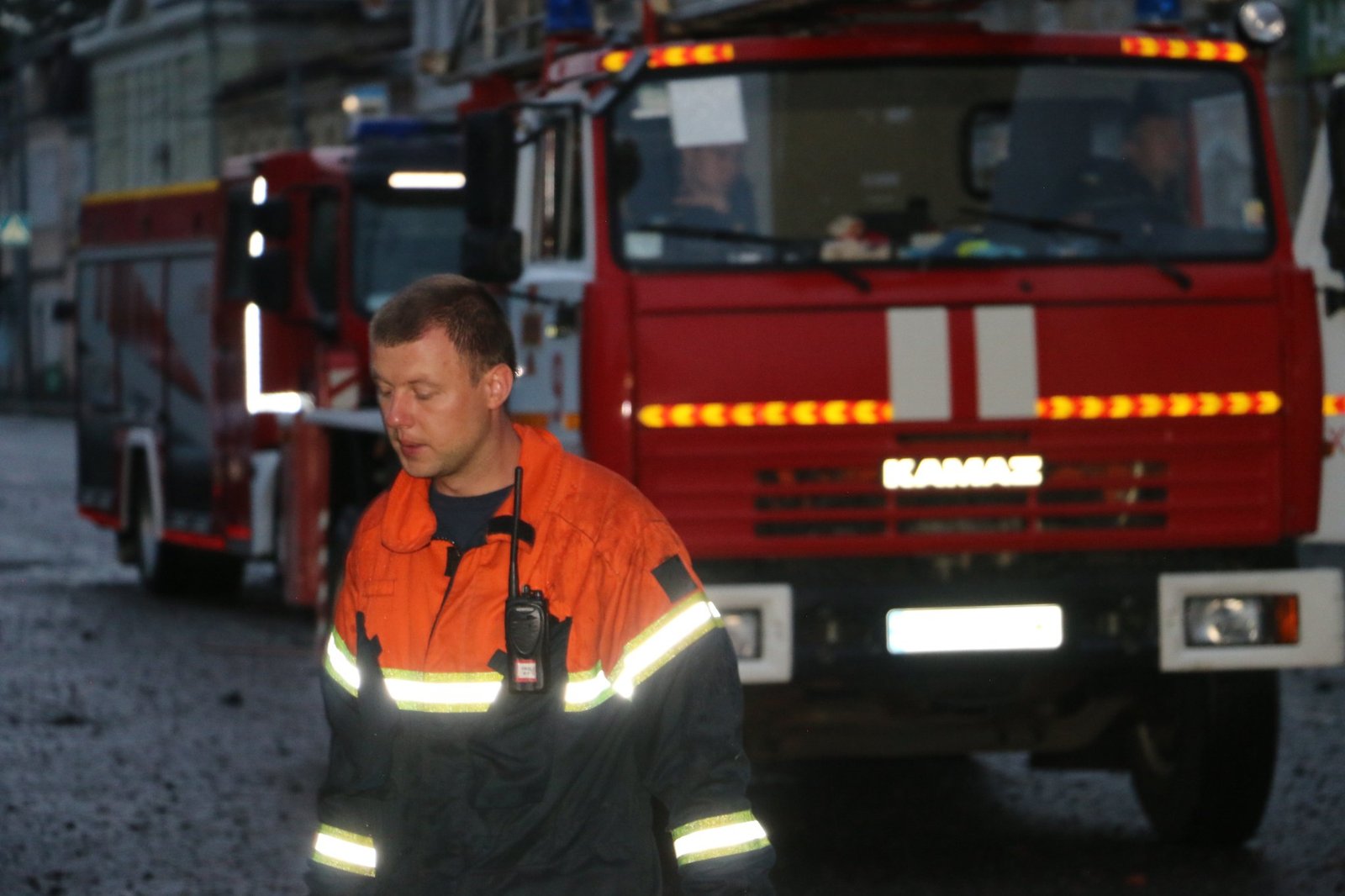 У Харкові ракета окупантів влучила у шестиповерхівку: з-під завалів врятували жінку 4