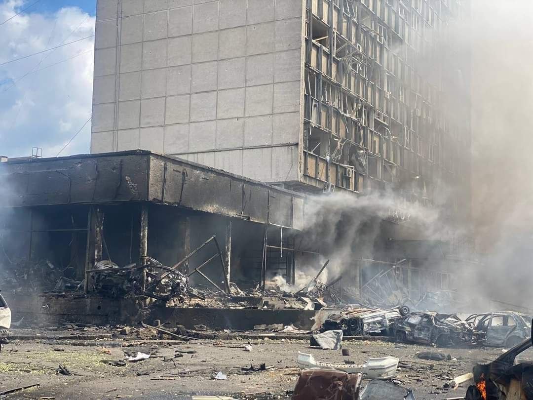 Понад 90 постраждалих і 20 загиблих. Всі подробиці ракетної атаки по Вінниці, фото та відео з місця подій 14
