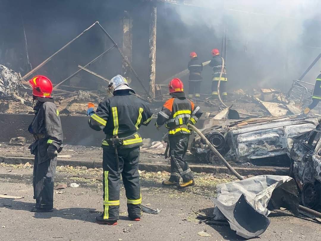 Понад 90 постраждалих і 20 загиблих. Всі подробиці ракетної атаки по Вінниці, фото та відео з місця подій 13