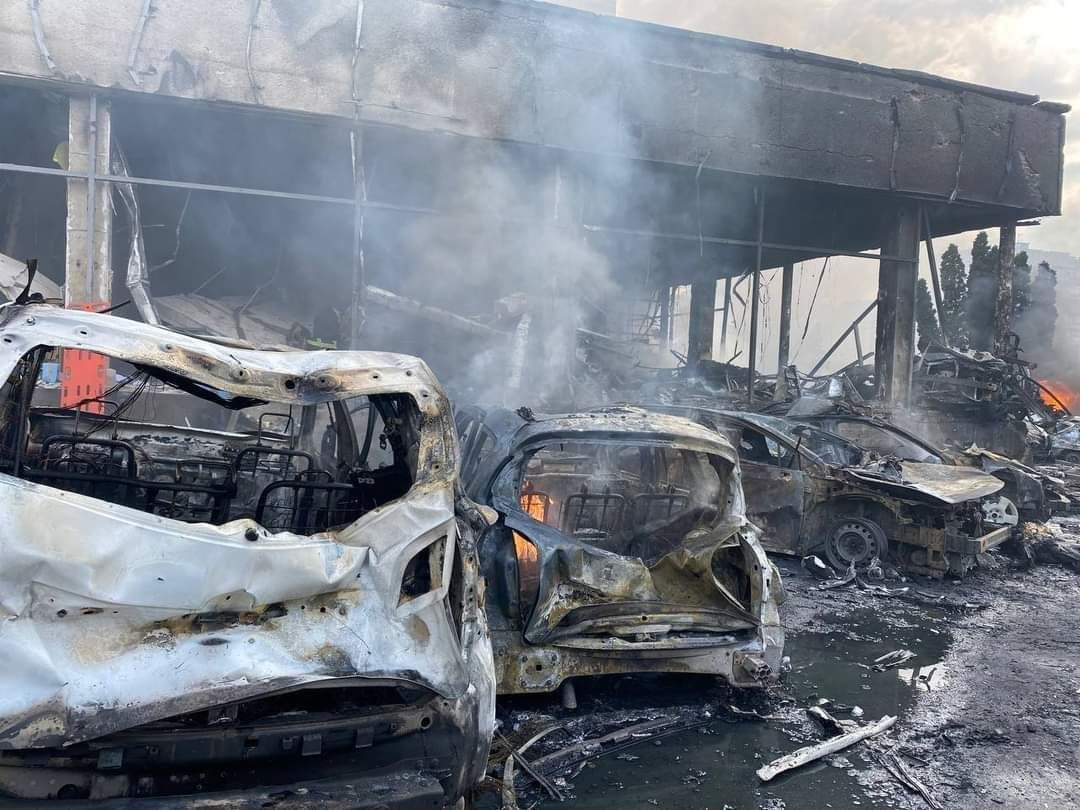 Понад 90 постраждалих і 20 загиблих. Всі подробиці ракетної атаки по Вінниці, фото та відео з місця подій 11