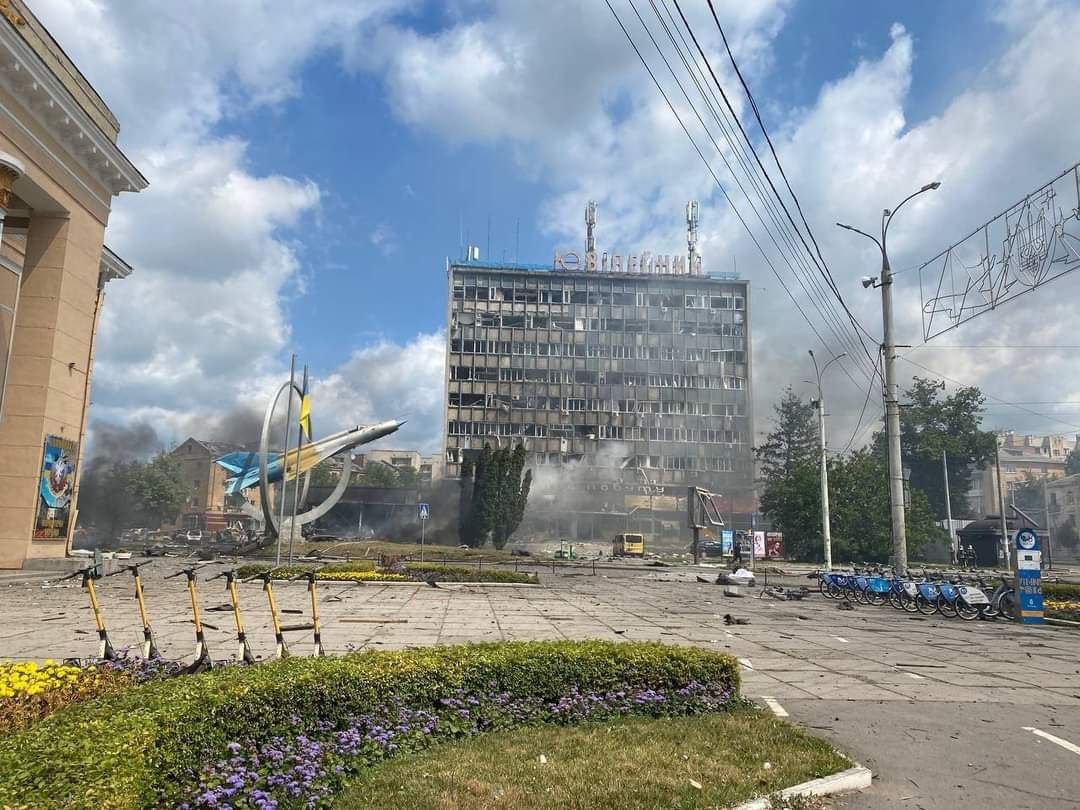 Понад 90 постраждалих і 20 загиблих. Всі подробиці ракетної атаки по Вінниці, фото та відео з місця подій 5
