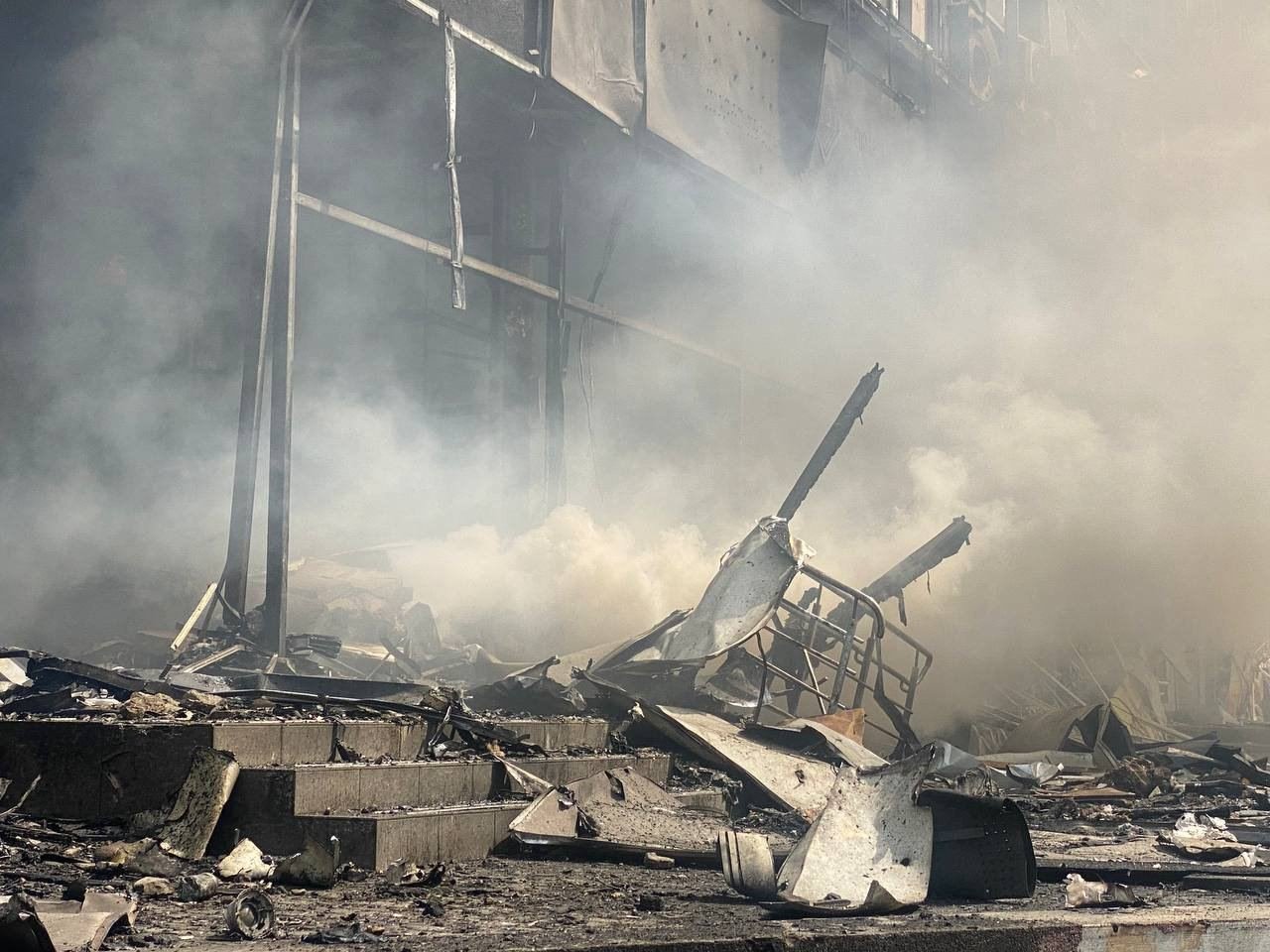 Понад 90 постраждалих і 20 загиблих. Всі подробиці ракетної атаки по Вінниці, фото та відео з місця подій 23