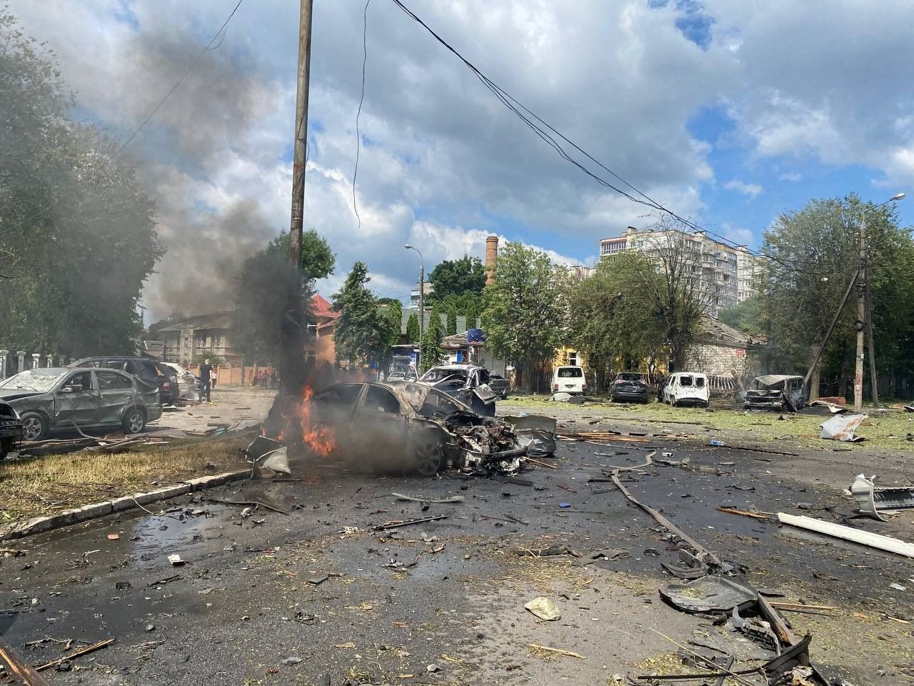 Понад 90 постраждалих і 20 загиблих. Всі подробиці ракетної атаки по Вінниці, фото та відео з місця подій 21