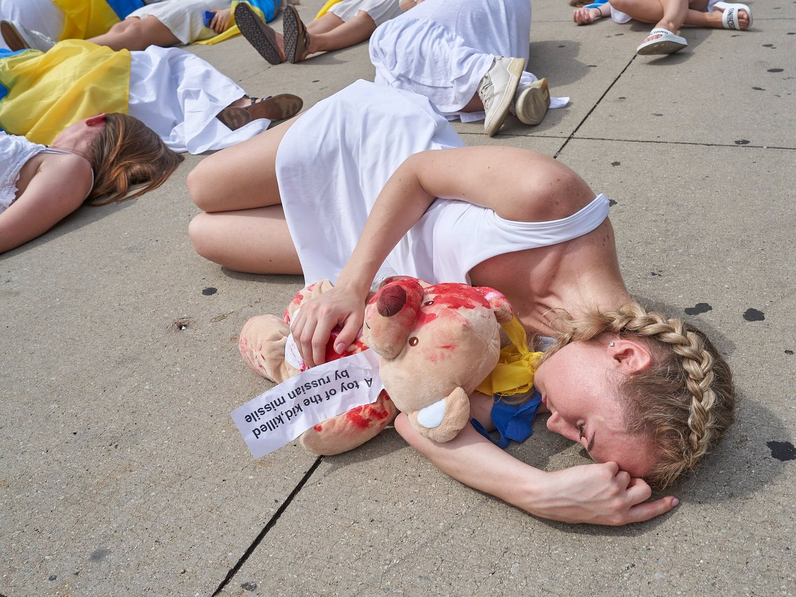 У Чикаго понад 300 українок з дітьми провели акцію-перформанс 2