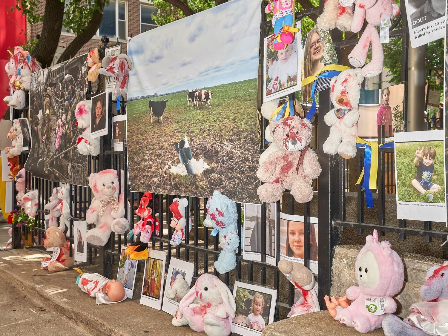 У Чикаго понад 300 українок з дітьми провели акцію-перформанс 1