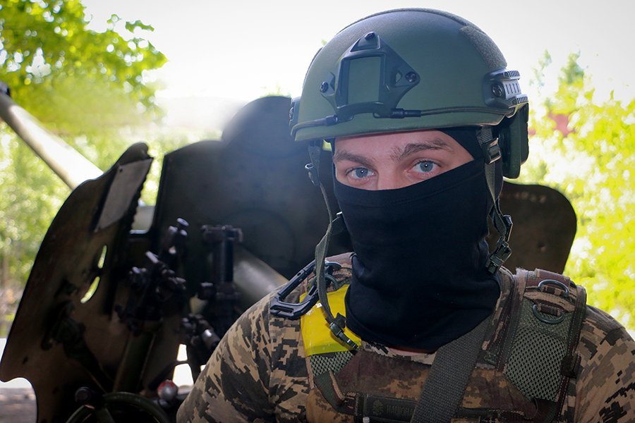 Українські військові пройшли навчання на гарматах Д-44: що це за зброя та де її вже застосовують 2