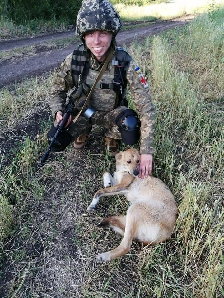 Український військовий здав екзамен в окопі та під час обстрілу врятував життя побратима 1