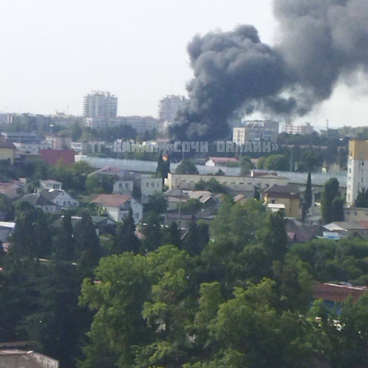 Дим біля аеропорту. Фото: Сочі онлайн