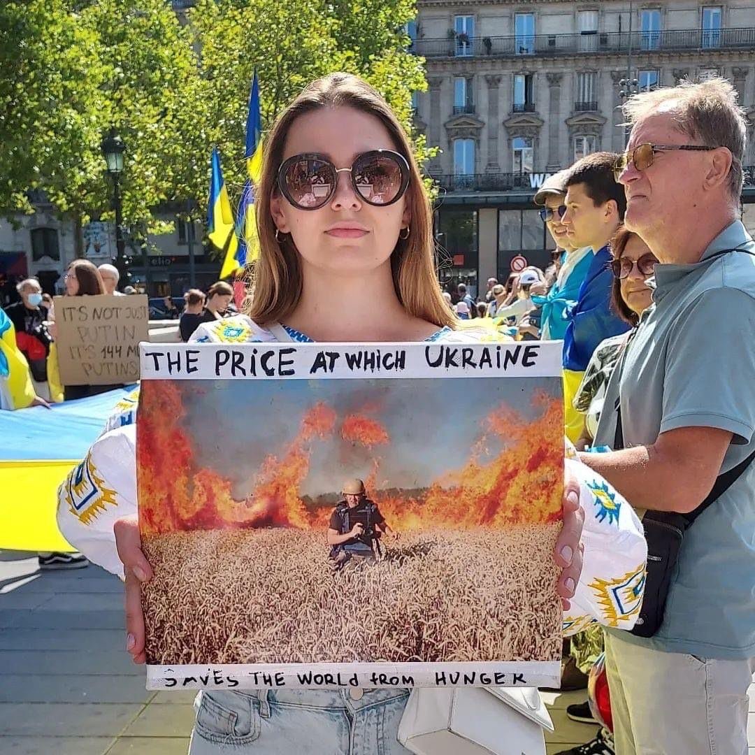 Акція на підтримку України в Парижі. Джерело - Центр стратегічних комунікацій