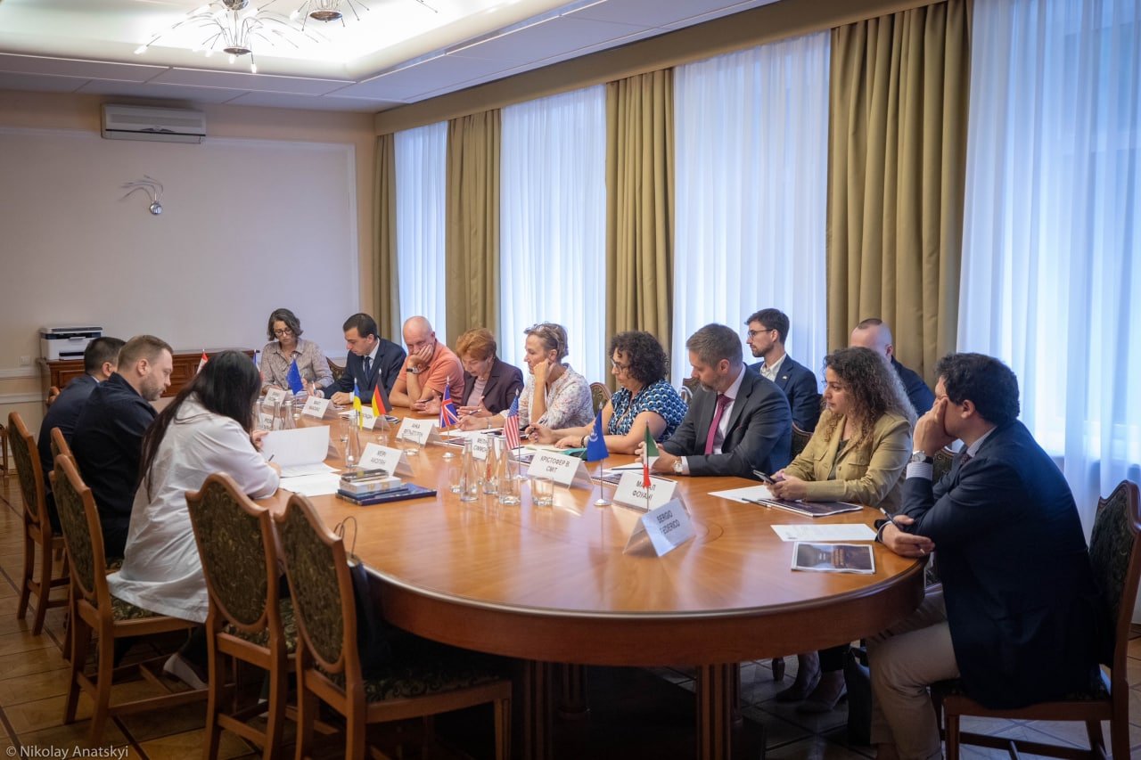 Зустріч з дипломатичними послами. Джерело - МВС