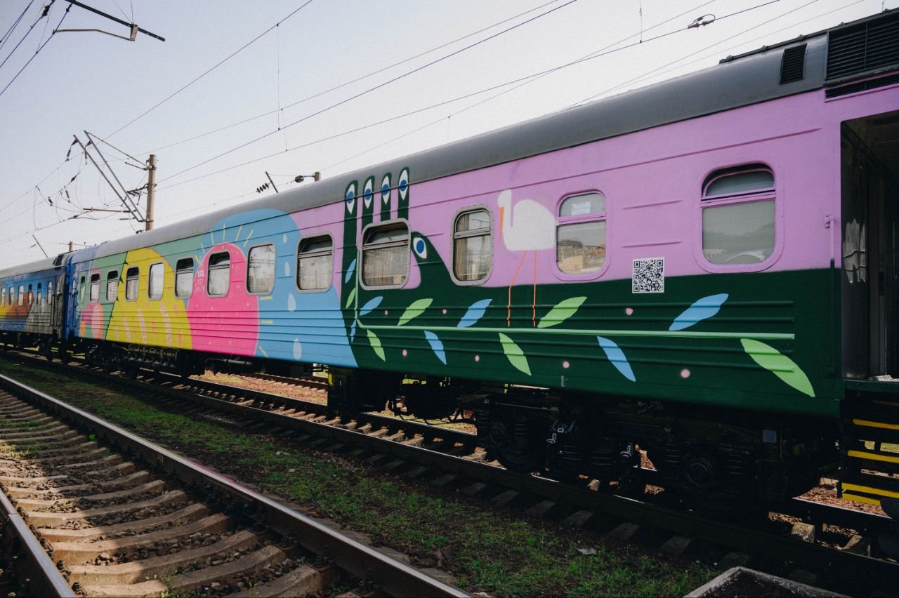 Вагон присвячений фермерам Миколаївщини, які збирали врожай на замінованих та палаючих полях. Автор: Аліна Коник