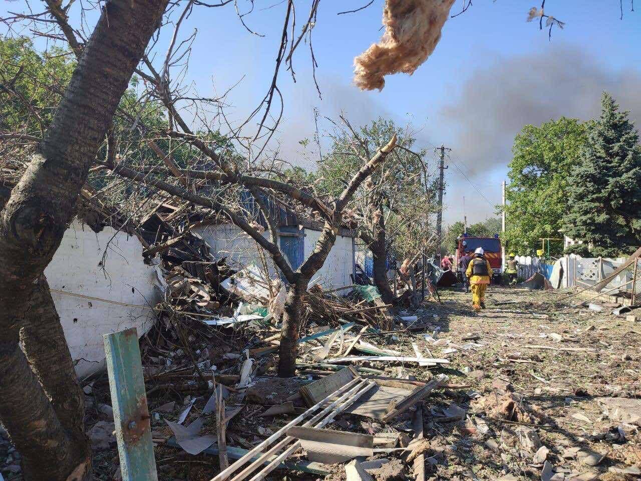 Рашисти вдарили ракетами по залізничній станції Чаплине, мінімум 15 людей загинули та близько 50 поранено 3